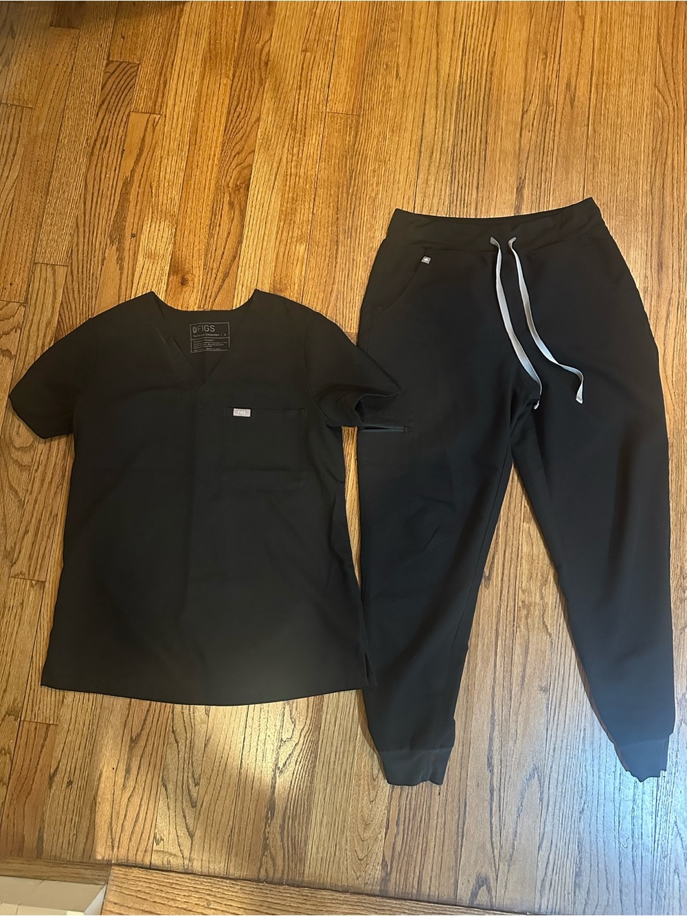 Women’s Figs Black V-Neck Scrub Top and Jogger Bottom Set